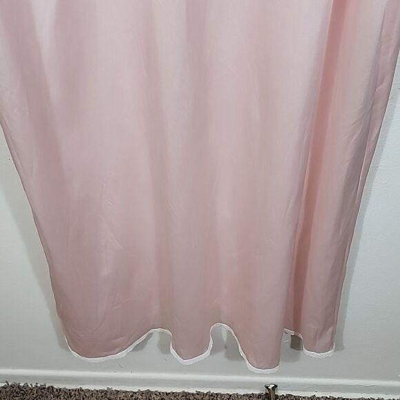 Vanity Fair soft pink and lace with flower details long robe size L - Picture 4 of 9